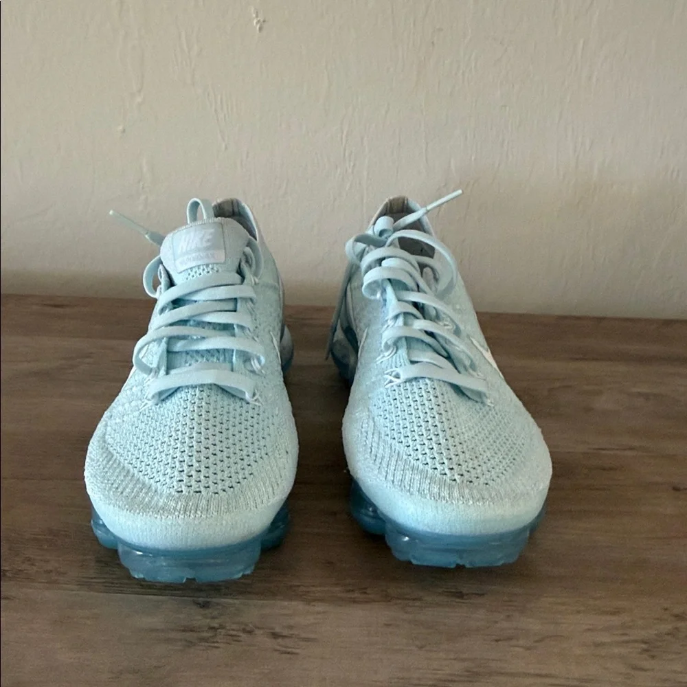 Nike Air Vapormax Flyknit in Glacier Blue & White - Picture 2 of 7